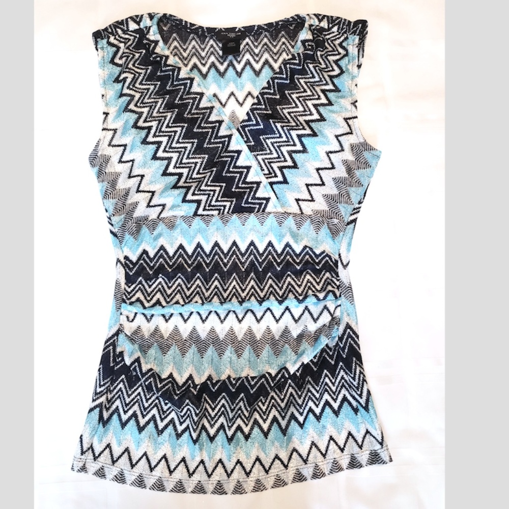 5/$15 SALE!  Ann Taylor Petites Chevron Stripes Knit Tank Top